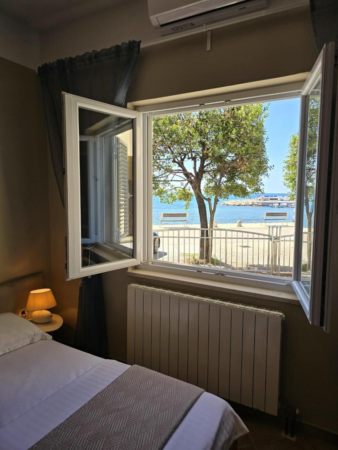 Seaside Apartment *