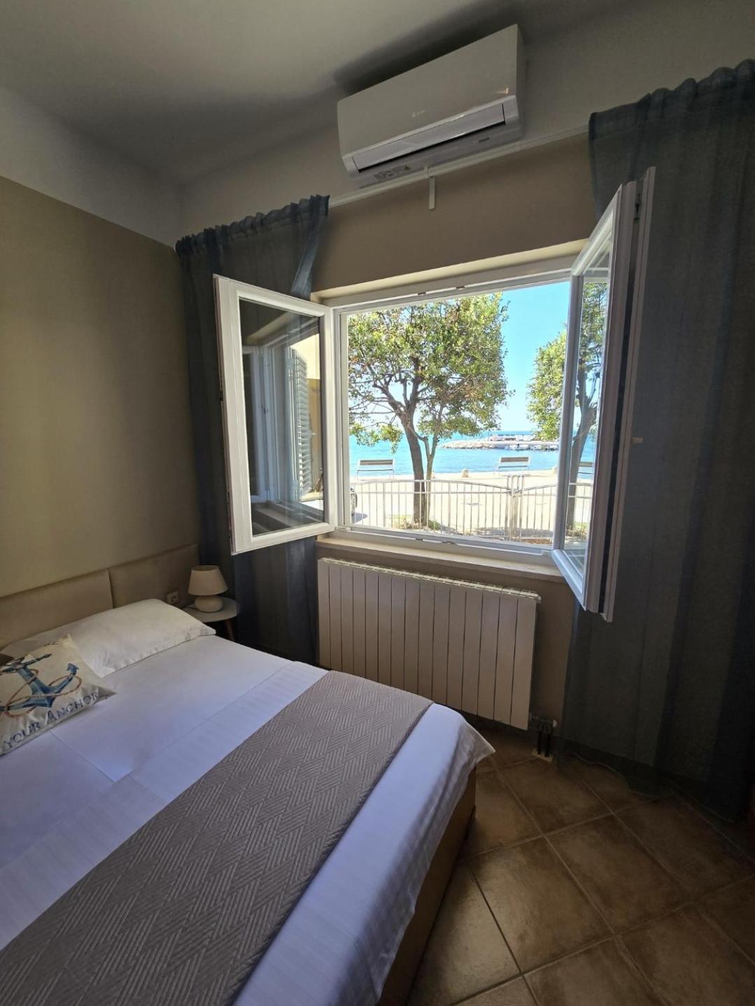Seaside Petrcane
